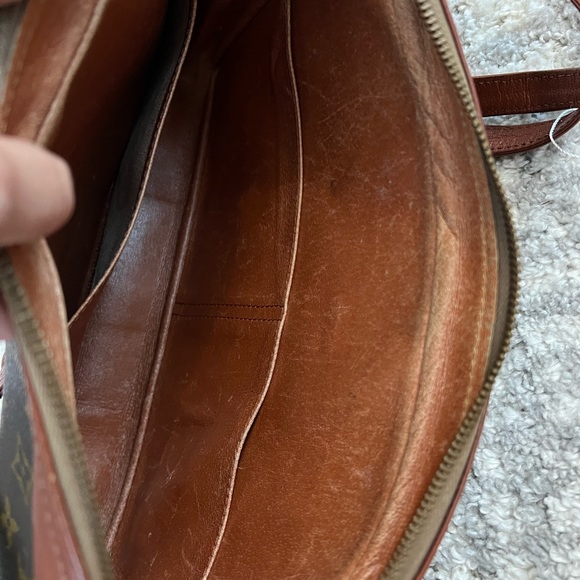 LV Crossbody - Picture 5 of 16